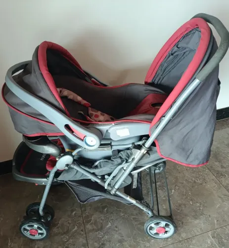 BAIXOU!!! Carrinho de Bebê Cosco Reverse com bebê conforto 