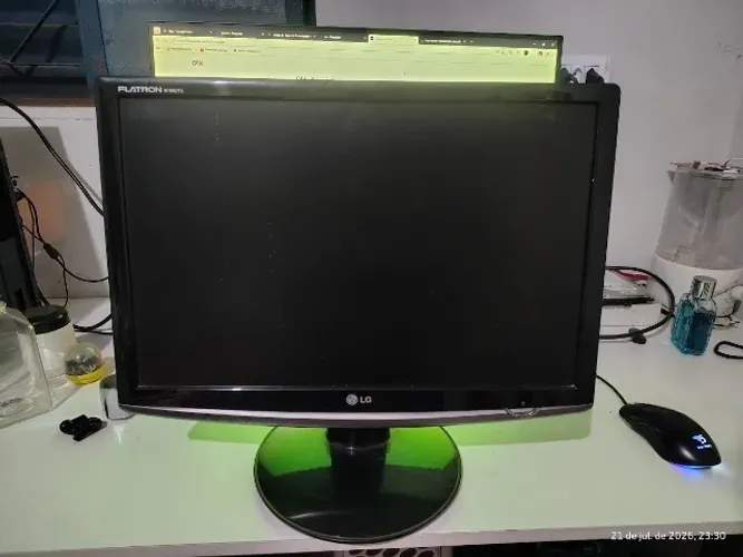 Monitores Usados: Philips 18.5" LED + LG 19" Flatron - Vendo Juntos ou Separados