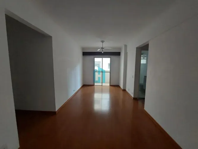 Apartamento à venda na Saúde, com 1 dormitório, 1 banheiro e 1 vaga de garagem.