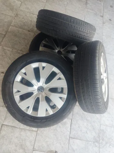 Vendo rodas de tcross aro 16 pneus em excelente estado de conservação * whats