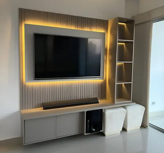 Painel De Tv Ripado Com Rack/Led Embutido