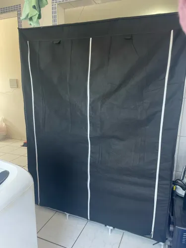 Guarda-roupa simples