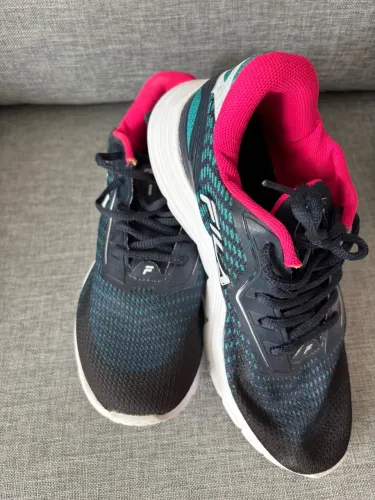 Vende-se tênis feminino fila