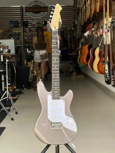 Guitarra elétrica Tonante Valentine modelo ST-
