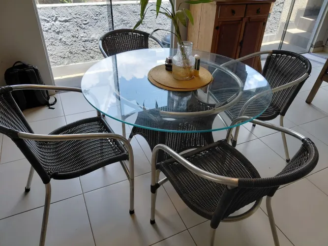 Mesa com 4 cadeiras