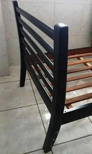 Cama de solteiro- madeira maciça (madeira Gravatá)