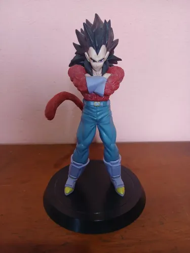 Vegeta Super Saiyajin 4 GT