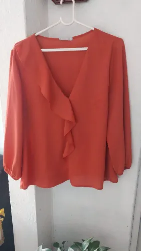 Blusa Feminina Terracota com Babado e Decote Transpassado - Manga Longa