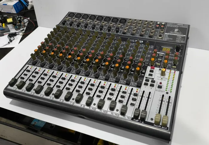 Mesa Behringer Xenys 2222 USB
