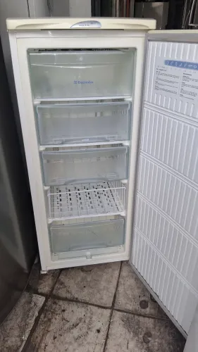 Vendemos esse freezer com 90 dias de garantia