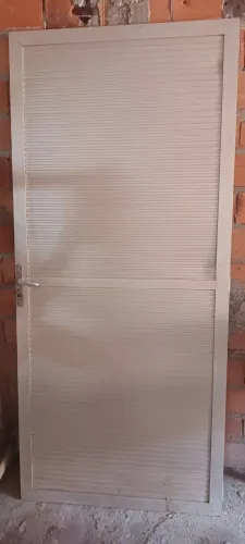 Porta de aluuminio 210 x 90