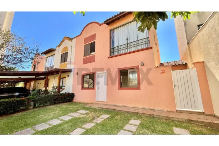 Casa à venda com a maior planta no Condomínio Village de France