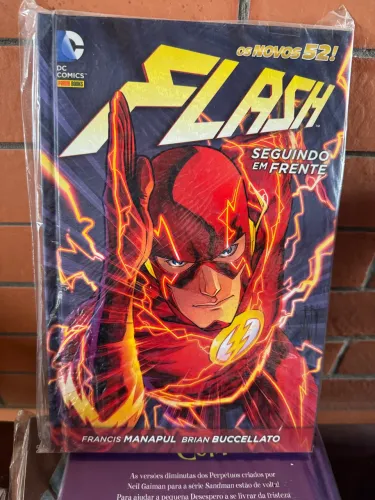quadrinho HQ DC flash: seguindo em frente
