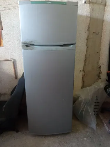 Geladeira para concerto ou retirada de peças