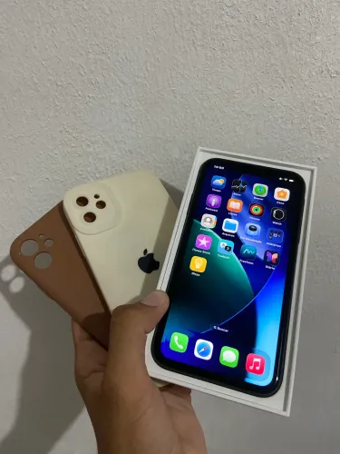 iPhone 11 128GB muito novo com nota fiscal completo 