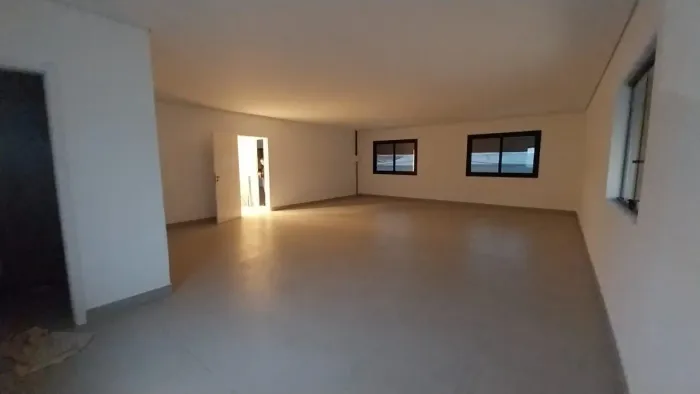 Sala com 70m², ao lado da BR 116, fácil acesso
