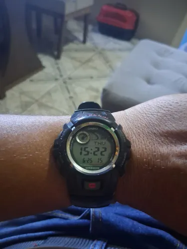 Vendo um relógio casio gshok 200 metros telefone: *