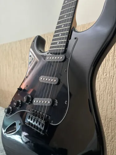 Guitarra modelo para canhoto