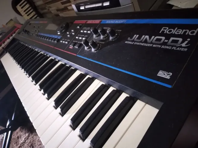 Sintetizador Juno Di