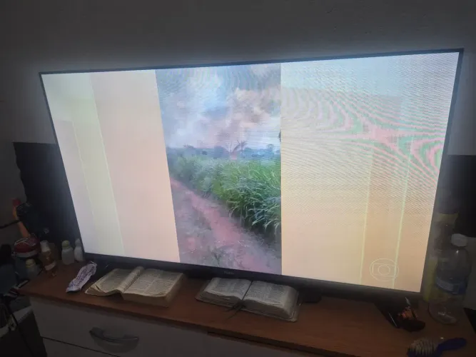 Vendo uma TV ótimo estado comprei na loja , estou vendendo pois irei comprar outra