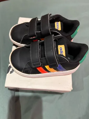 Tênis adidas infantil