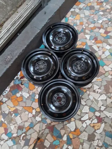 Jogo de rodas de ferro aro 15/4 furos originais Fiat Cronos e outros