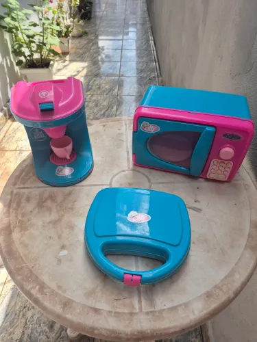 Micro-ondas, cafeteira e sanduicheira infantil