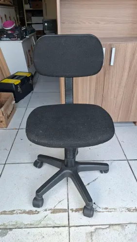 Cadeira giratória com rodinhas 