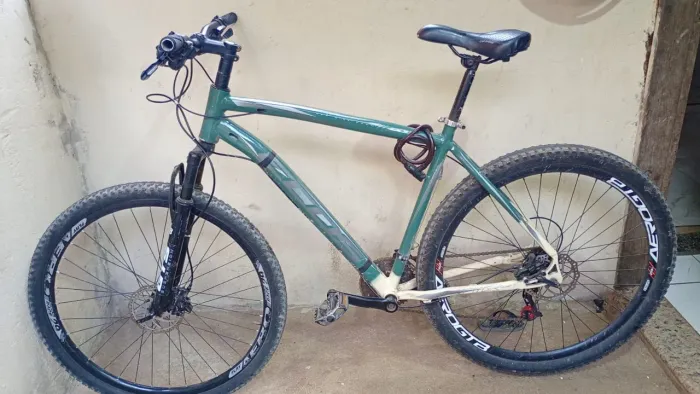 Vendo bicicleta aro 29 com freio hidráulico
