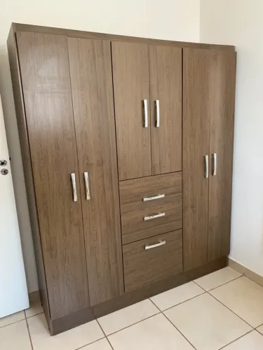 Vendo guarda-roupa usado em bom estado entrega montagem grátis