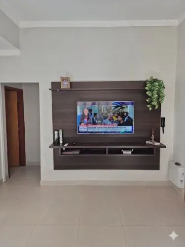 Painel de TV suspenso