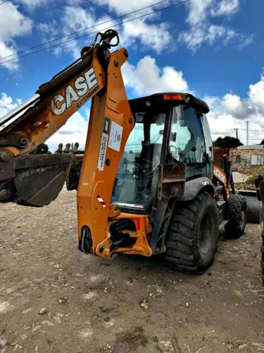 Retroescavadeira Case 580n 2022