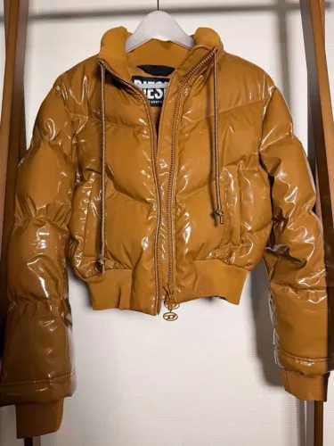 jaqueta diesel feminina puffer verniz cropped bomber caramelo oval d 100% original