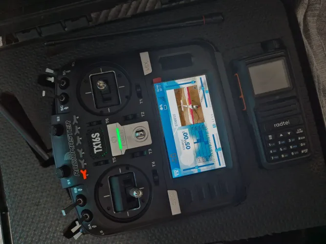 Radiomaster Radio Tx16s Mkii 4in1 Preto + Radio RT470 Escuta aérea