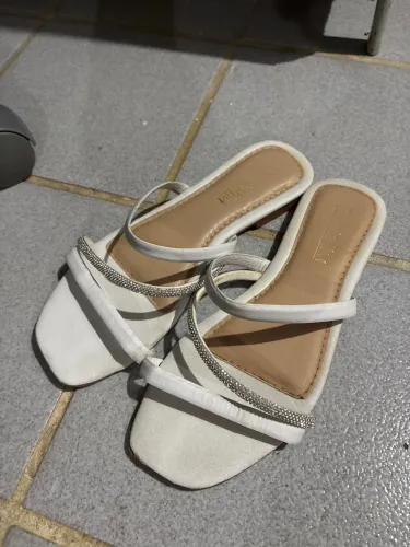 Sandalia branca 36