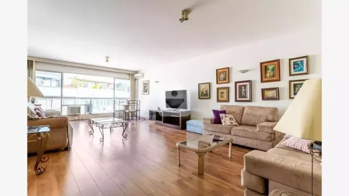 Apartamento com 170m² no Posto 6 de Copacabana