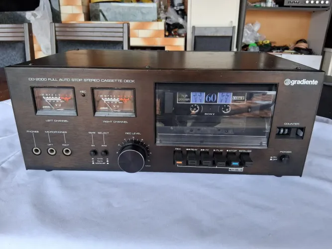 Tape deck gradiente CD 2000 funcionando, necessita revisar,
