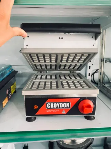 NZ. Wafleira simples alumínio 220v CROYDON