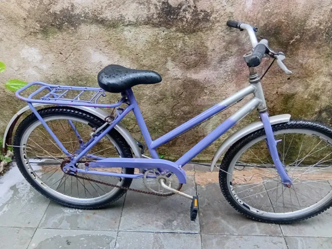 Bicicleta Aro 24 Usada - Guidão,Mesa de Alumínio e folhas de alumínio.