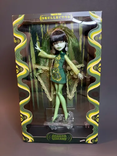 MONSTER HIGH SKULLECTOR FANG CLUB SCARAH SCREAMS