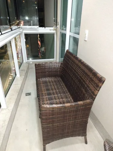 Namoradeira com dois lugares.