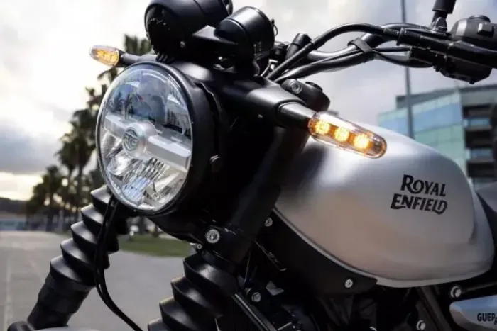 **Royal Enfield Guerrilla 450 - Bruna 2 1 9 7 1 4 0 6 3 8 7