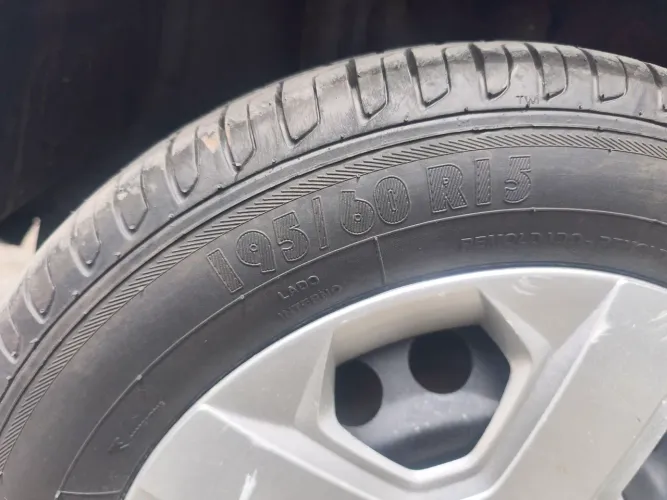 Pneu remold 195/60 R15 Pioneiro kit com 4 pneus