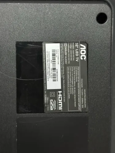 Tv com pequenas manchas na tela funcionando perfeitamente