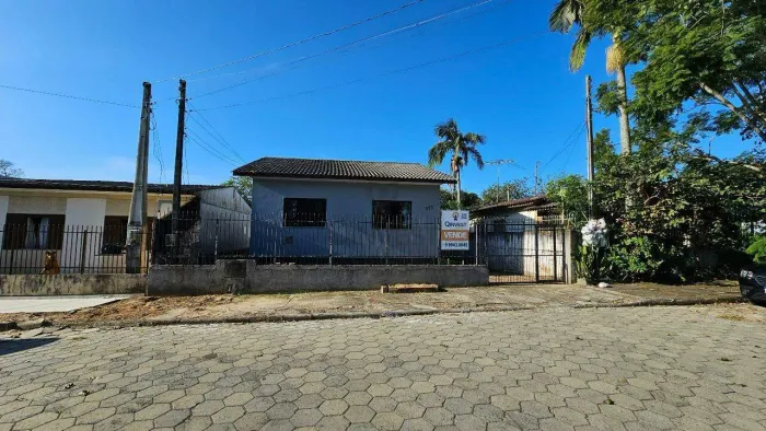 Casa de alvenaria à venda na Vila São José, em Araranguá/SC