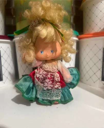Boneca Moranguinho traje italia