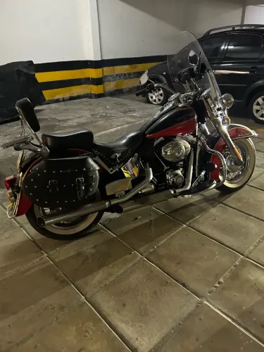 Harley Davidson, modelo Heritage, ano 2013, 2º dono, IPVA pago, pneus novos.