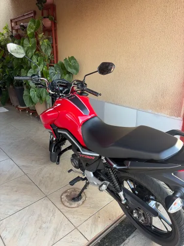 Moto titan vermelha - 2020 Honda