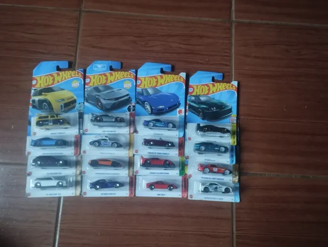 Lote miniaturas Hot Wheels NÃO VENDO SEPARADO E NÃO NAO TROCO