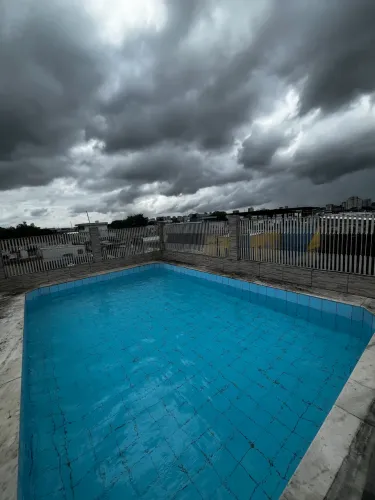 Limpeza e manutenção de piscinas